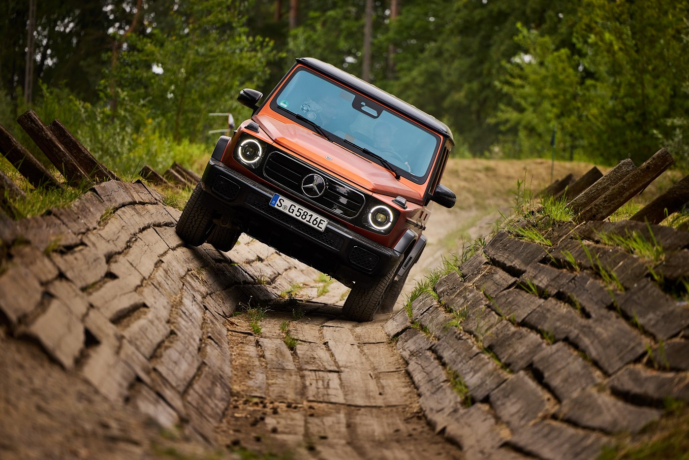 Mercedes-Benz G 580 mit EQ Technology Seitenneigung